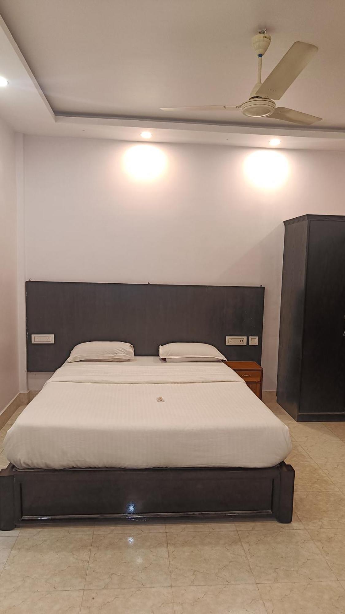Hotel Santi Palace Bokakhat Ngoại thất bức ảnh