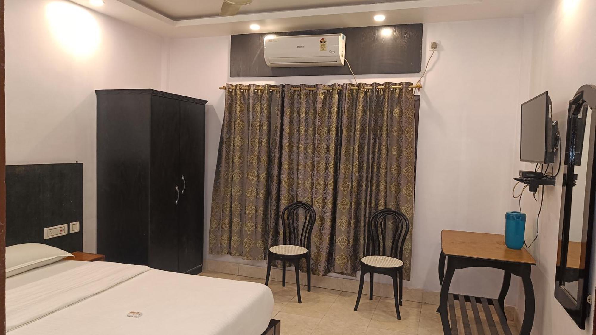 Hotel Santi Palace Bokakhat Ngoại thất bức ảnh