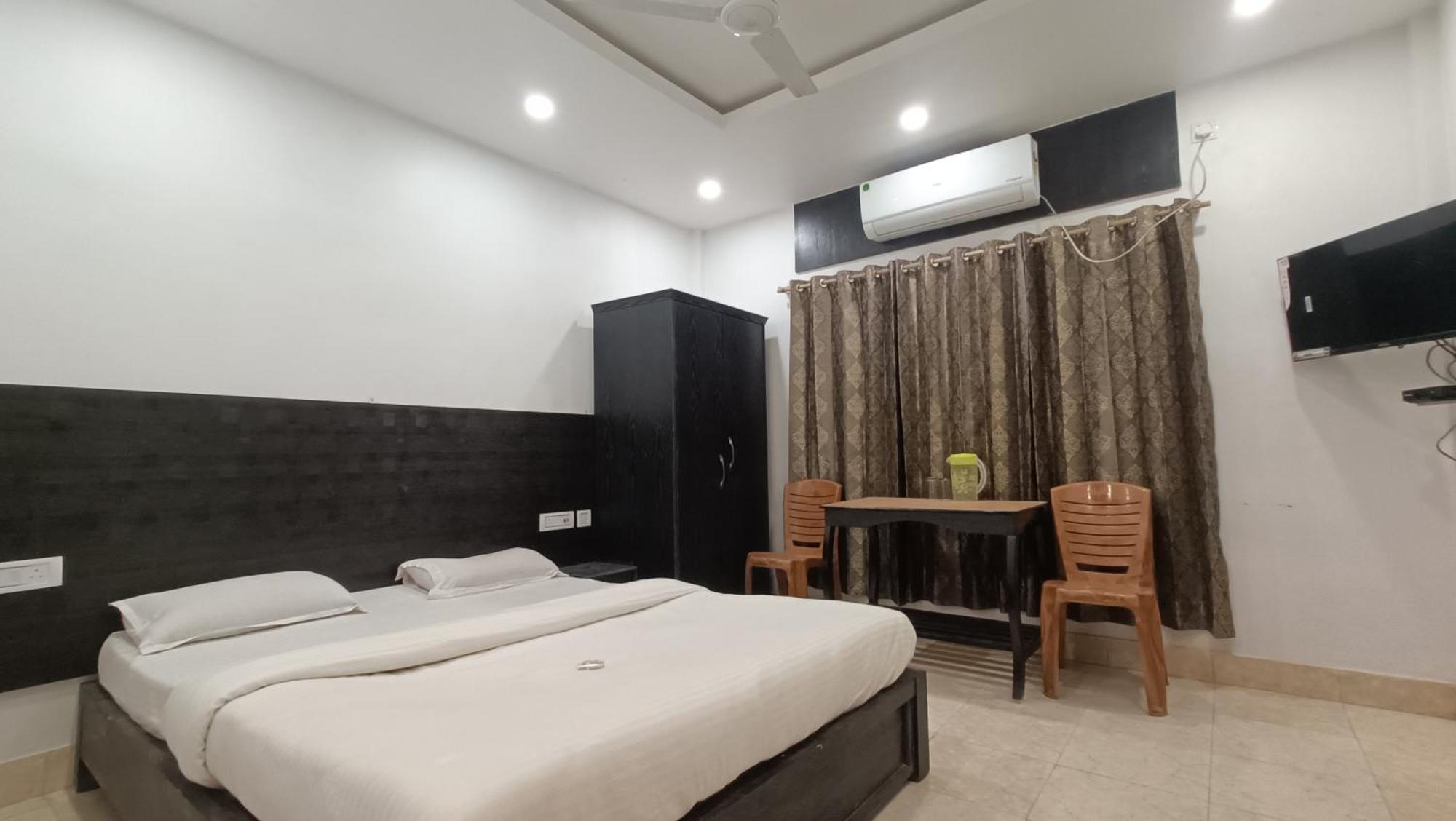 Hotel Santi Palace Bokakhat Ngoại thất bức ảnh