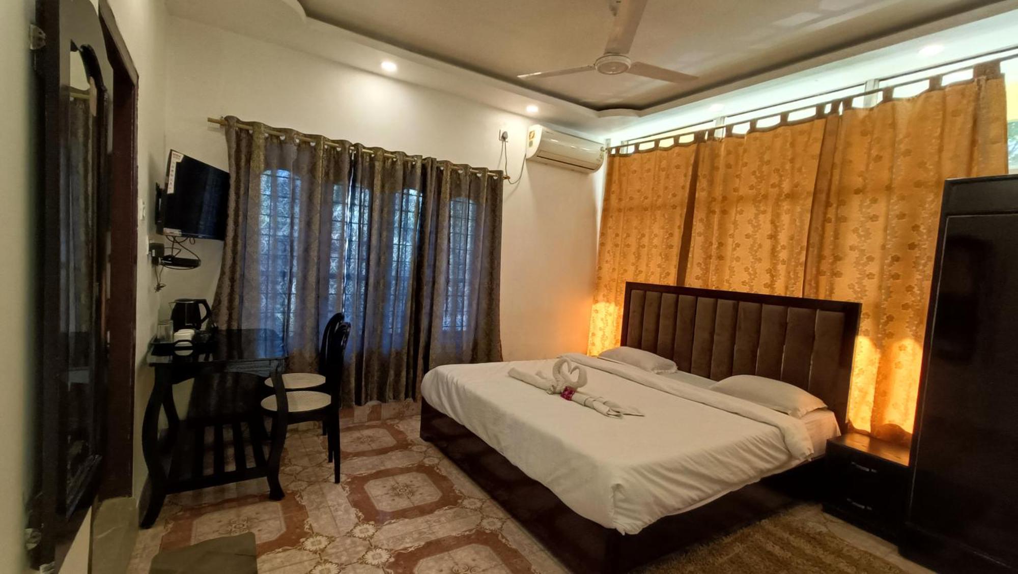 Hotel Santi Palace Bokakhat Ngoại thất bức ảnh