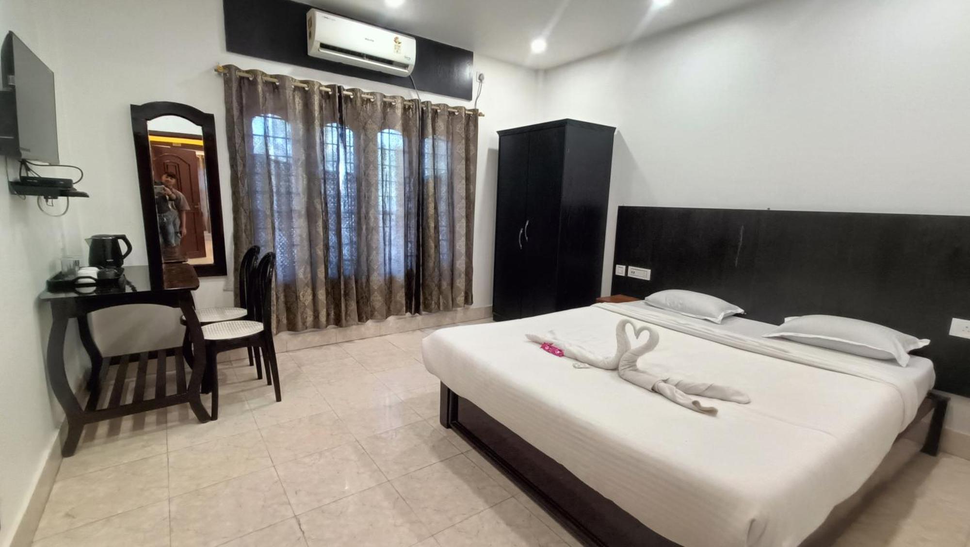 Hotel Santi Palace Bokakhat Ngoại thất bức ảnh